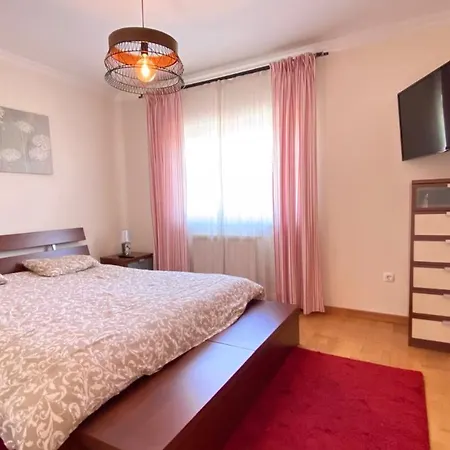 Casa vacanze Moradia Alex Beach House - 3 Bedroom With Garden Bbq
