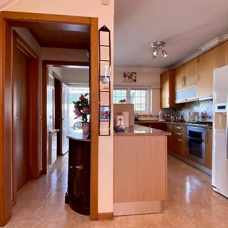 Moradia Alex Beach House - 3 Bedroom With Garden Bbq Casa vacanze Ericeira