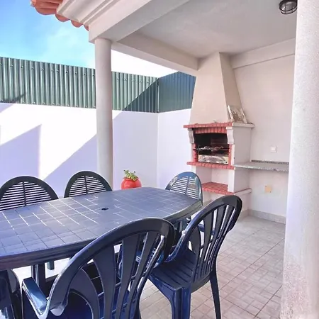Casa vacanze Moradia Alex Beach House - 3 Bedroom With Garden Bbq