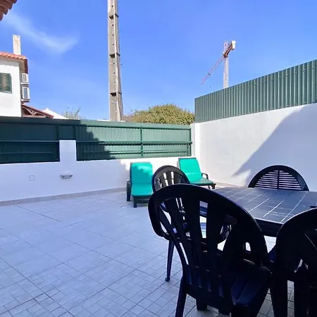 Casa vacanze Moradia Alex Beach House - 3 Bedroom With Garden Bbq Ericeira